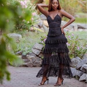 Nicholas Iris Lace Tiered Ruffle Maxi Gown V-Neck Dress Size 0